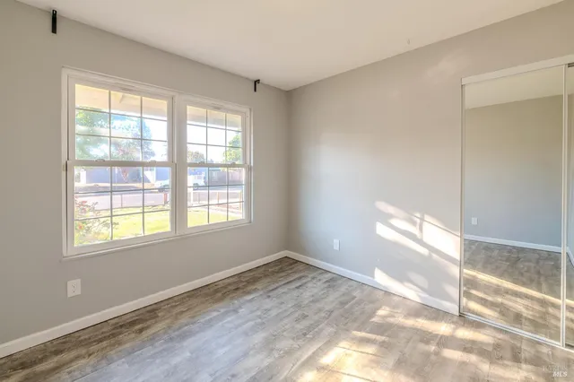 a view of empty room with window