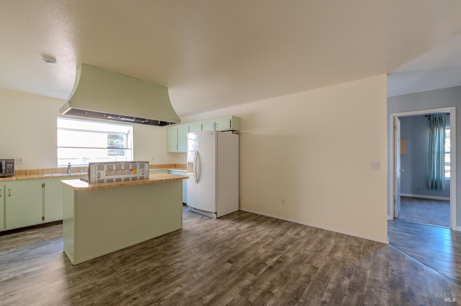 978 Eleanor Avenue Rohnert Park, CA 94928 - Photo 6 of 36 a view of a kitchen with wooden floor and electronic appliances
