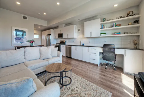 $2,500 | 4004 Banister Lane, Unit 207, Austin, TX 78704