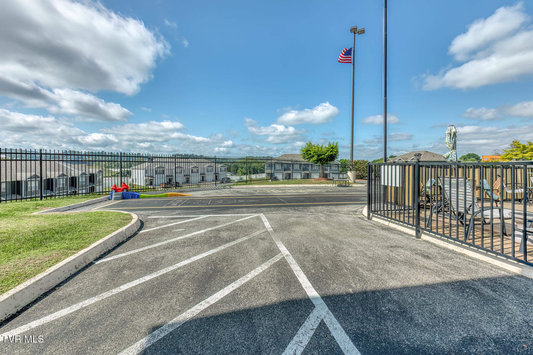 120 Raceday Center Drive, Unit 406 Bristol, TN 37620 - Photo 52 of 55 120 Raceday Center Dr, Unit 406-53