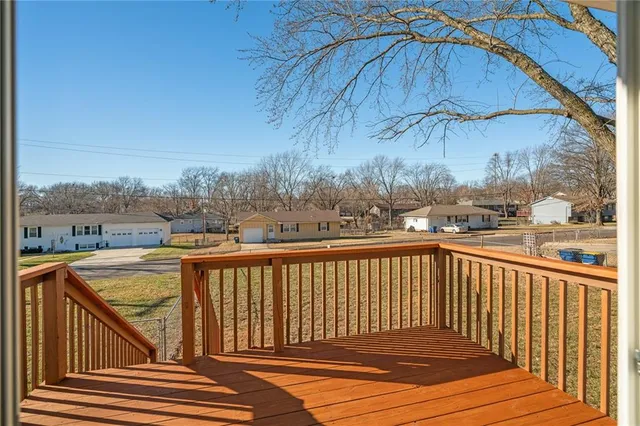 $350,000 | 8590 Wycoff Drive, De Soto, KS 66018