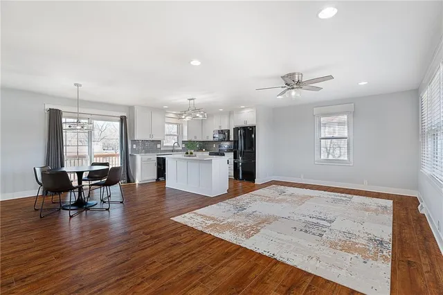 $350,000 | 8590 Wycoff Drive, De Soto, KS 66018