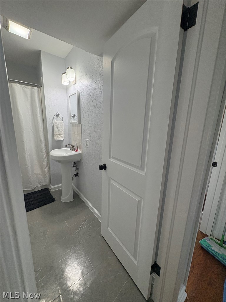 246 Hilliard Road Elyria, OH 44035 - Photo 19 of 50