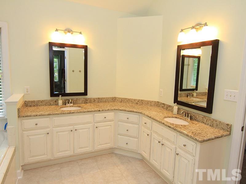 205 Chiselhurst Way Cary, NC 27513 - Photo 12 of 25 Gallery Image 12