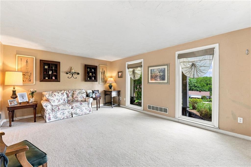 519 Manor Harrison City Road Manor, PA 15636 - Photo 5 of 37 Gallery Image 5