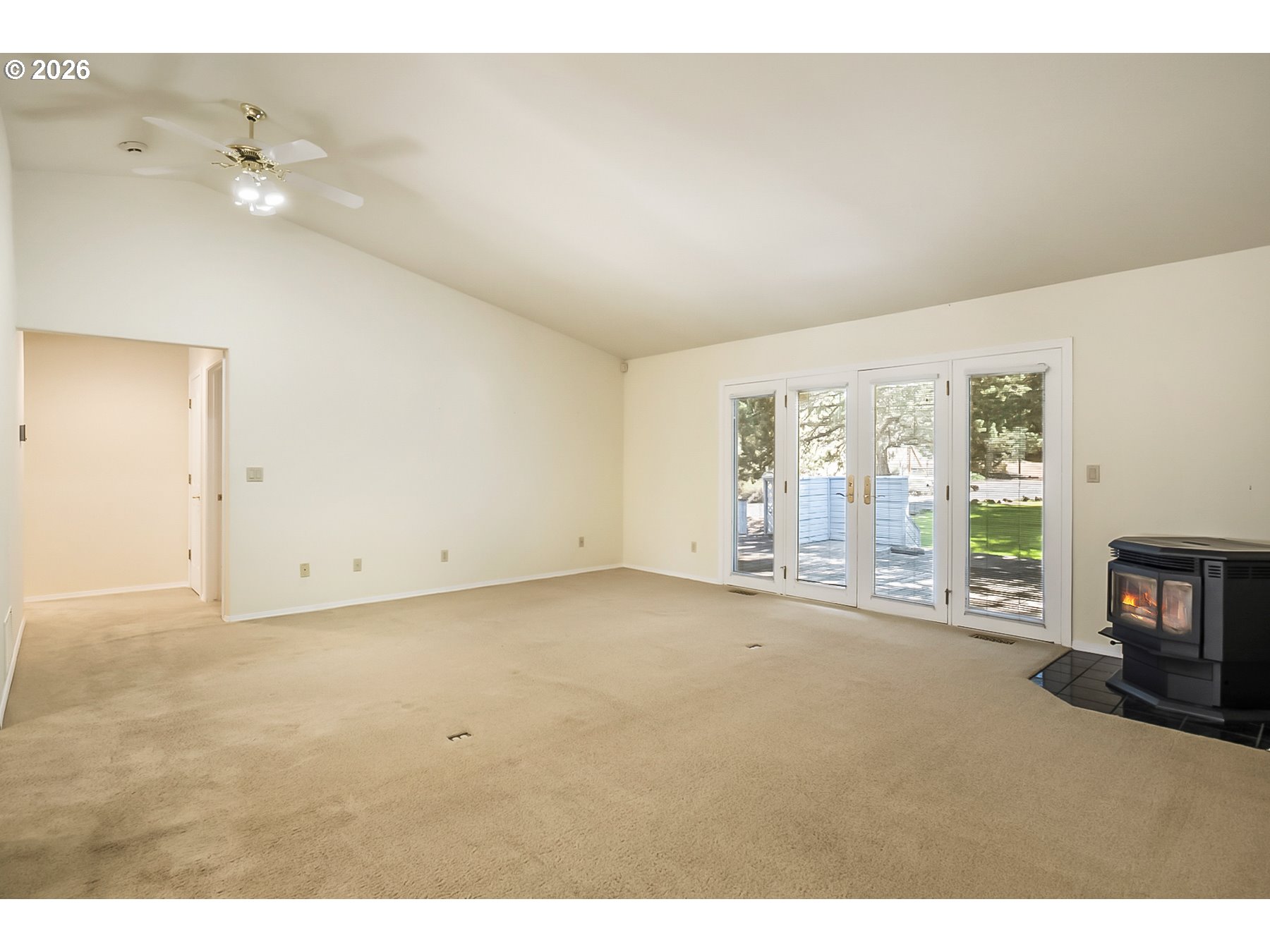 64507 McGrath Road Bend, OR 97701 - Photo 10 of 46 Fireplace Pellet Stove