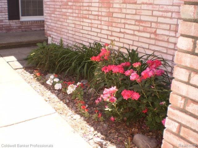 81 Manor Way, Unit 42 Rochester Hills, MI 48309 - Photo 4 of 34