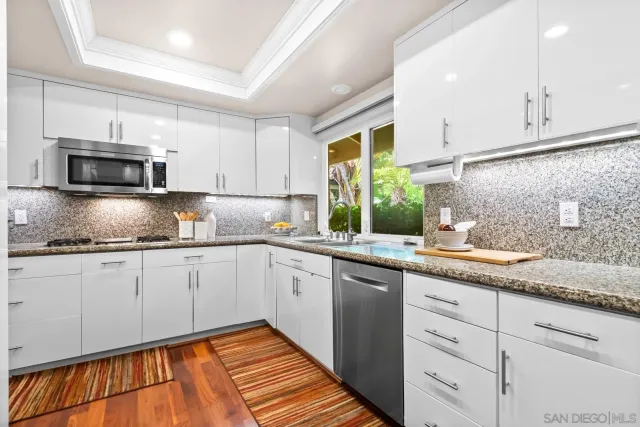 $3,485,000 | 5979 Via Zurita, La Jolla, CA 92037