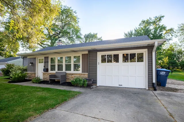 $550,000 | 620 Crest Street, Wheaton, IL 60187