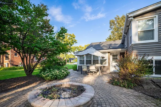 $550,000 | 620 Crest Street, Wheaton, IL 60187