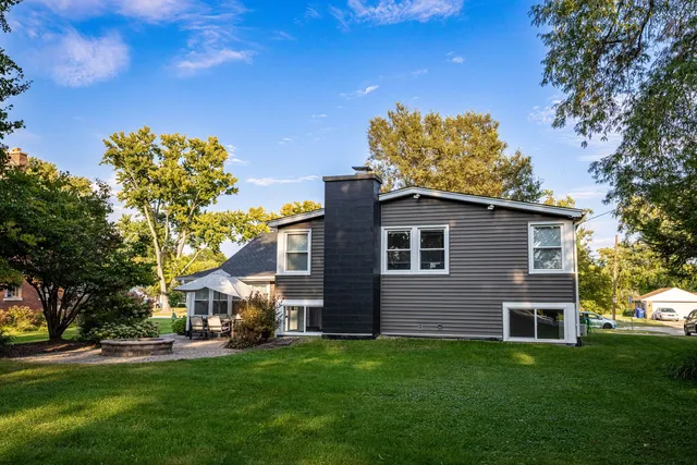 $550,000 | 620 Crest Street, Wheaton, IL 60187