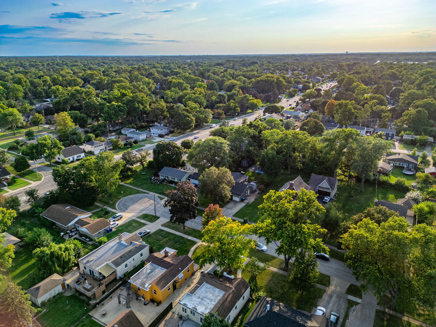620 Crest Street Wheaton, IL 60187 - Photo 38 of 44 an aerial view of multiple house