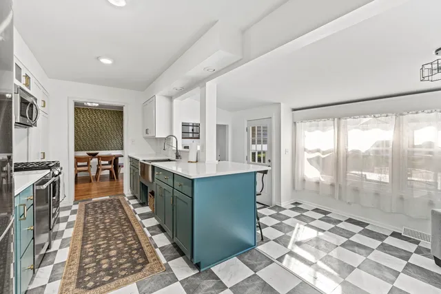 $550,000 | 620 Crest Street, Wheaton, IL 60187