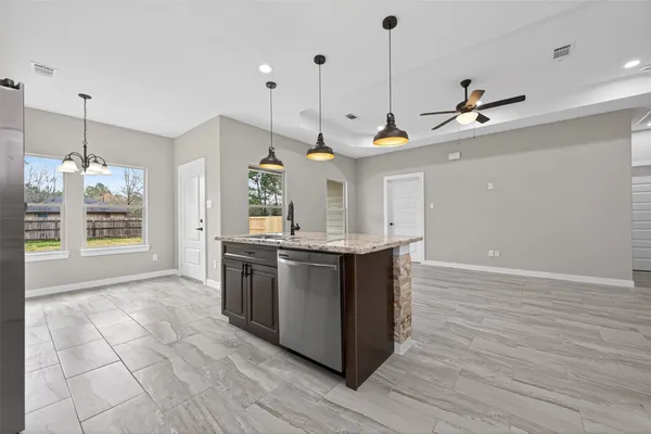 $2,100 | 1107 Lyle W Avenue, Cleveland, TX 77327