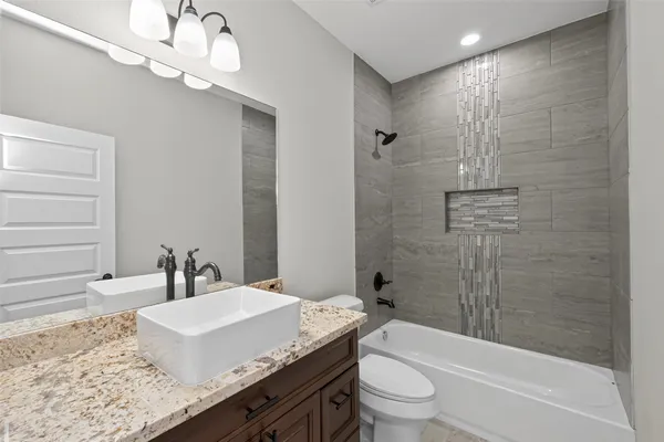 $2,100 | 1107 Lyle W Avenue, Cleveland, TX 77327