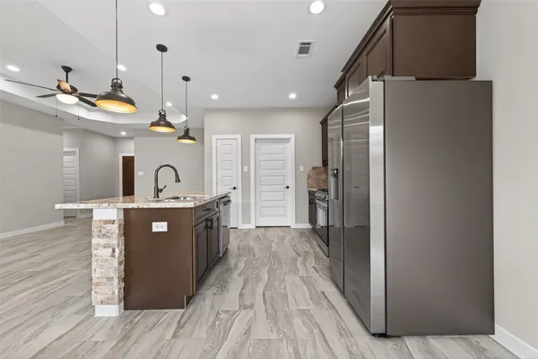 $2,100 | 1107 Lyle W Avenue, Cleveland, TX 77327
