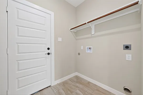 $2,100 | 1107 Lyle W Avenue, Cleveland, TX 77327