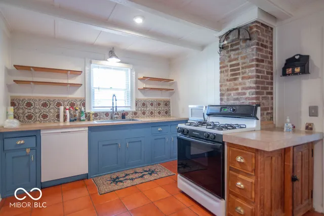 $255,000 | 2216 West 58th Street, Indianapolis, IN 46228