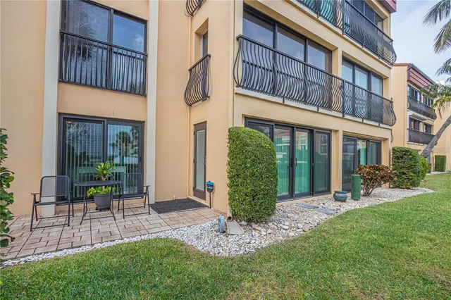 $4,000 | 845 South Gulfview Boulevard, Unit 101, Clearwater, FL 33767