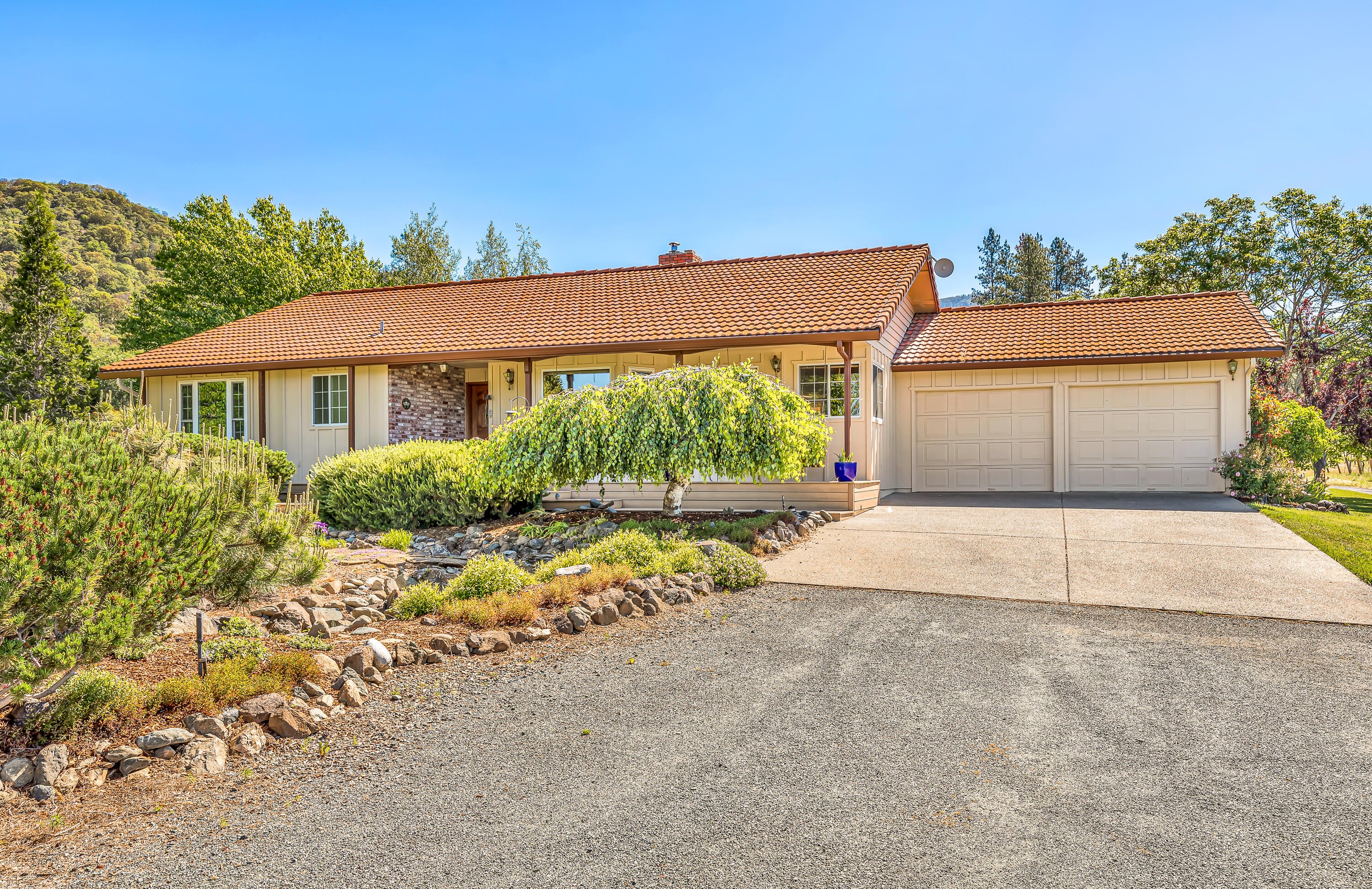 1494 Kubli Road Grants Pass, OR 97527 - Photo 43 of 67 9R9A4229
