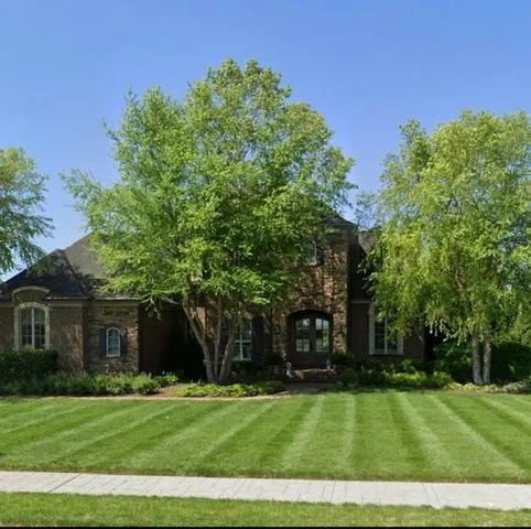 a view of a house with a backyard