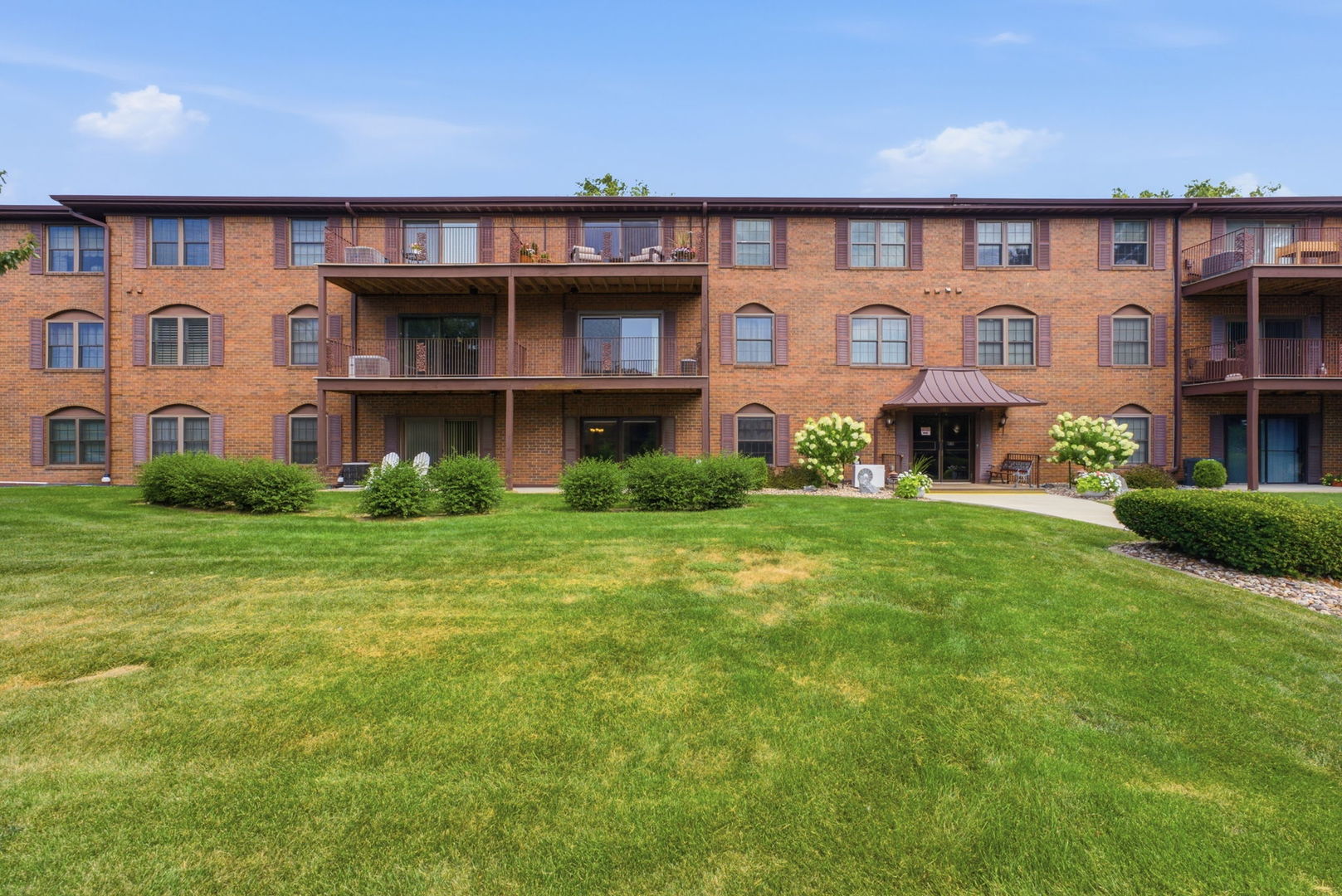 1350 Kimberly Ridge Road, Unit 108 Bettendorf, IA 52722 - Photo 2 of 19