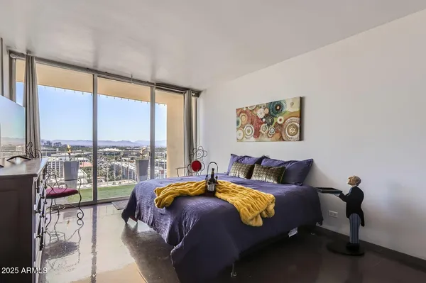 $3,400 | 207 West Clarendon Avenue, Unit G18, Phoenix, AZ 85013
