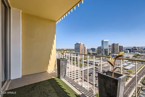 $3,400 | 207 West Clarendon Avenue, Unit G18, Phoenix, AZ 85013