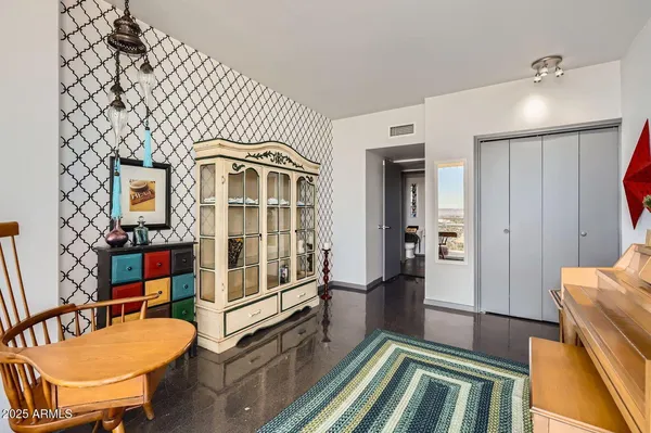 $3,400 | 207 West Clarendon Avenue, Unit G18, Phoenix, AZ 85013