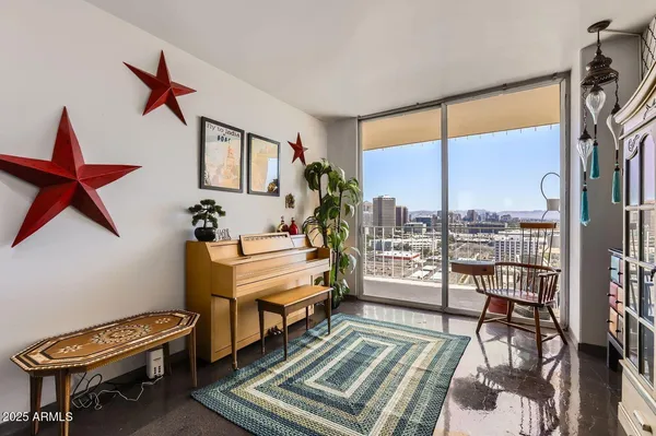 $3,400 | 207 West Clarendon Avenue, Unit G18, Phoenix, AZ 85013