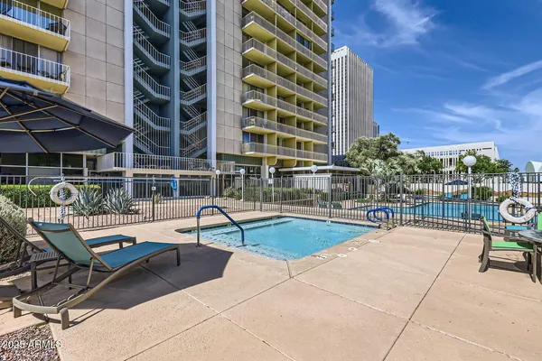 $3,400 | 207 West Clarendon Avenue, Unit G18, Phoenix, AZ 85013