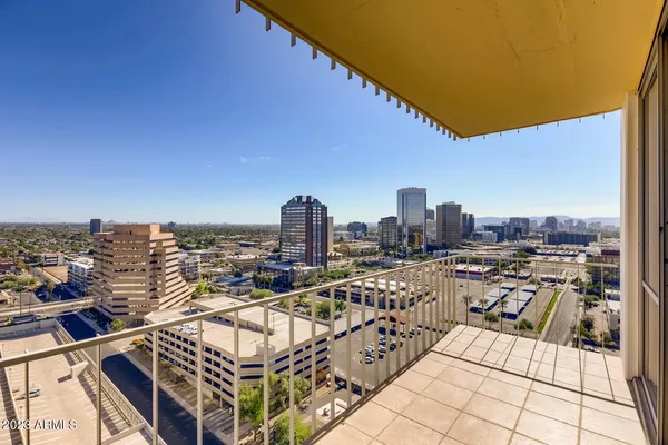 $3,400 | 207 West Clarendon Avenue, Unit G18, Phoenix, AZ 85013