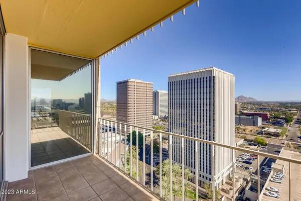 $3,400 | 207 West Clarendon Avenue, Unit G18, Phoenix, AZ 85013