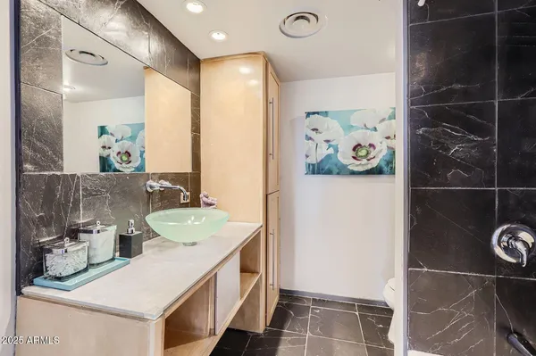 $3,400 | 207 West Clarendon Avenue, Unit G18, Phoenix, AZ 85013