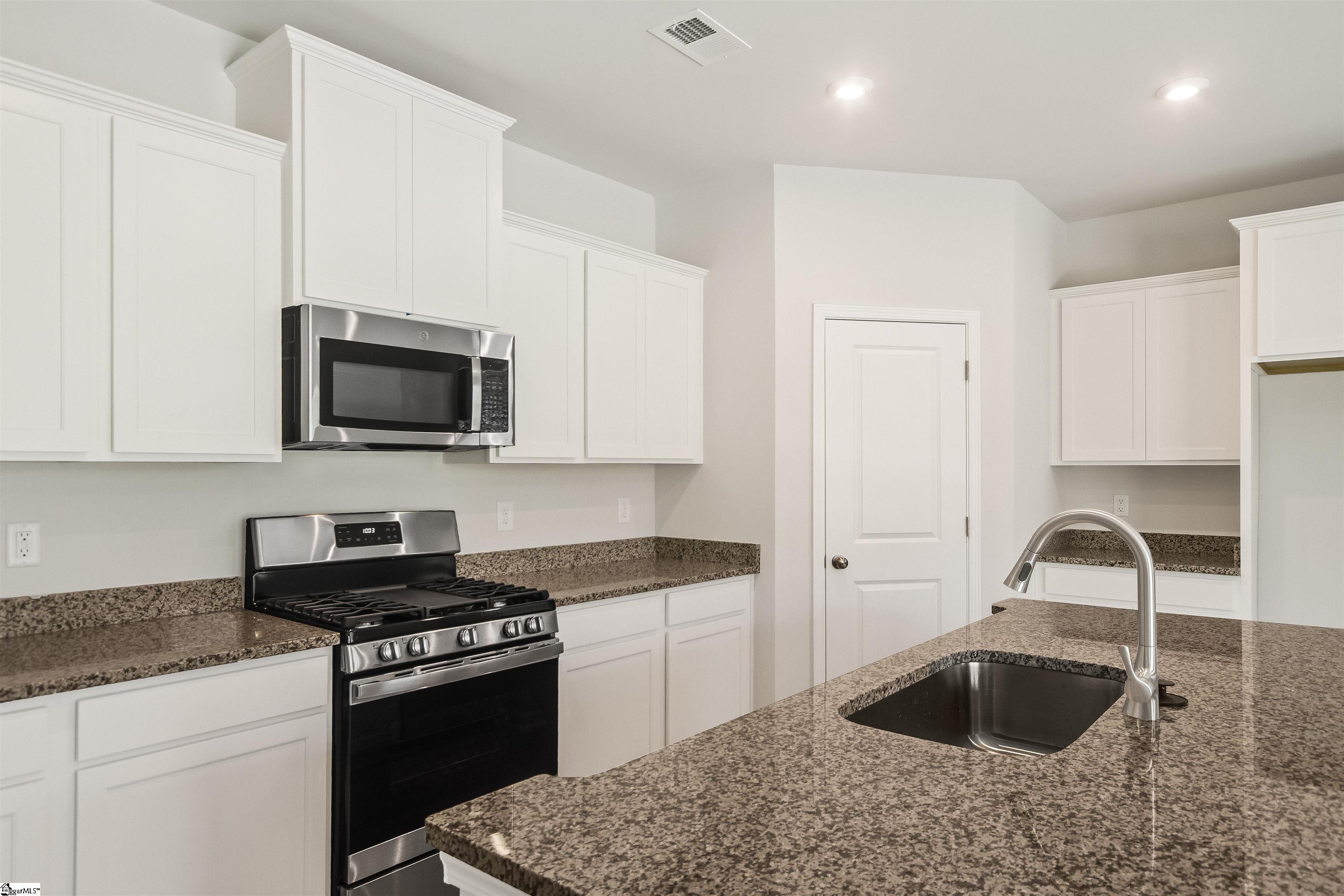 128 Old Furnace Road Boiling Springs, SC 29316 - Photo 4 of 28 Gallery Image 4