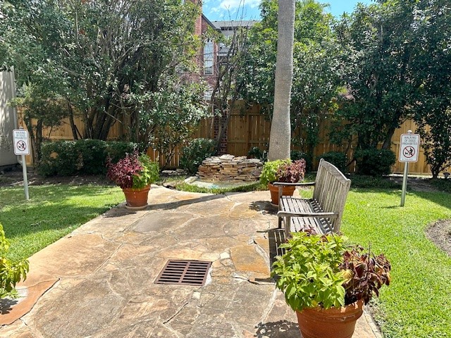 2333 Bering Drive, Unit 311 Houston, TX 77057 - Photo 4 of 23 Beautiful garden in the common area