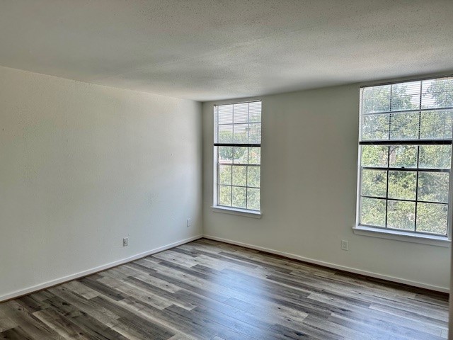 2333 Bering Drive, Unit 311 Houston, TX 77057 - Photo 6 of 23 Huge and comfortable bedroom