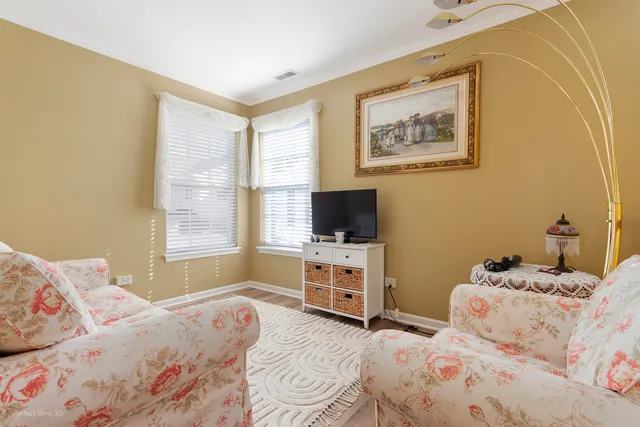 $349,900 | 20524 McGilvray Drive, Crest Hill, IL 60403