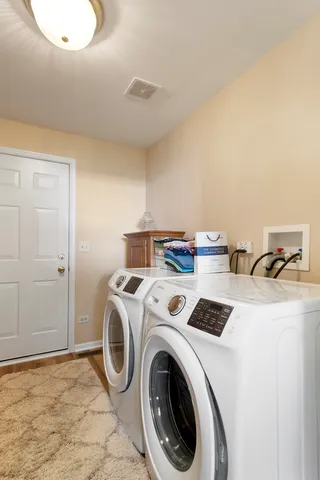 $349,900 | 20524 McGilvray Drive, Crest Hill, IL 60403