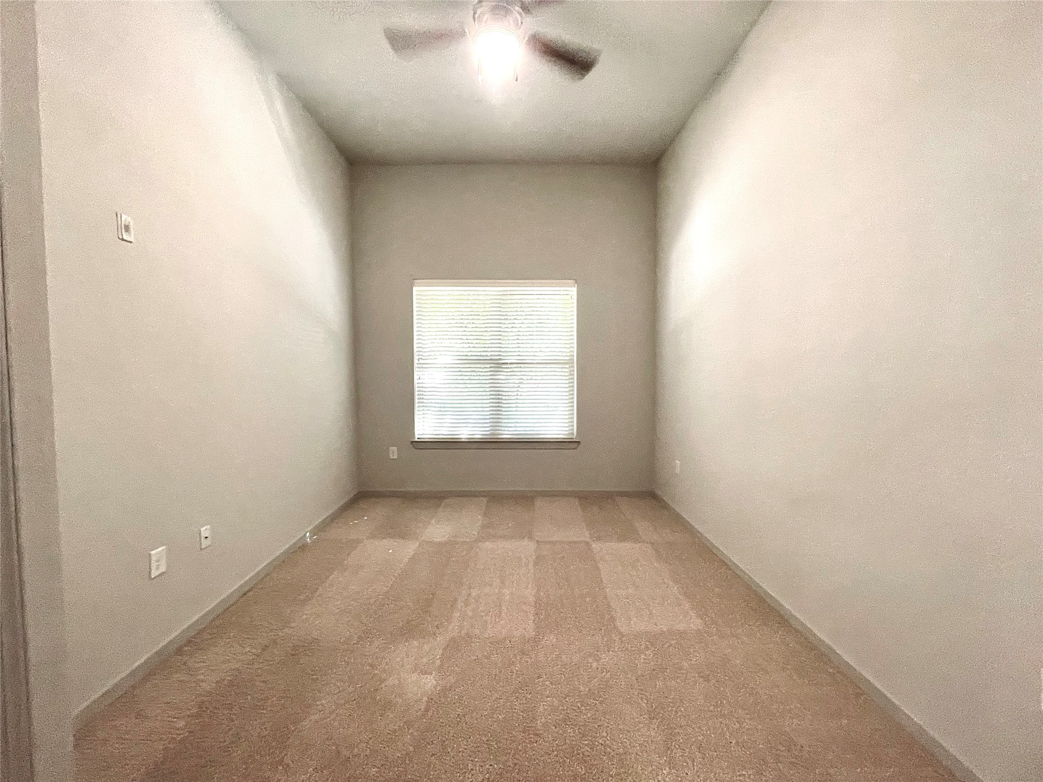 2525 McCue Road, Unit 327 Houston, TX 77056 - Photo 5 of 9 an empty room with a window