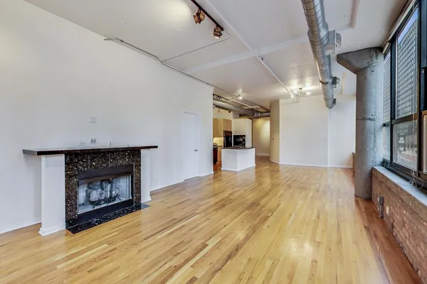 $3,500 | 130 South Canal Street, Unit 218, Chicago, IL 60606