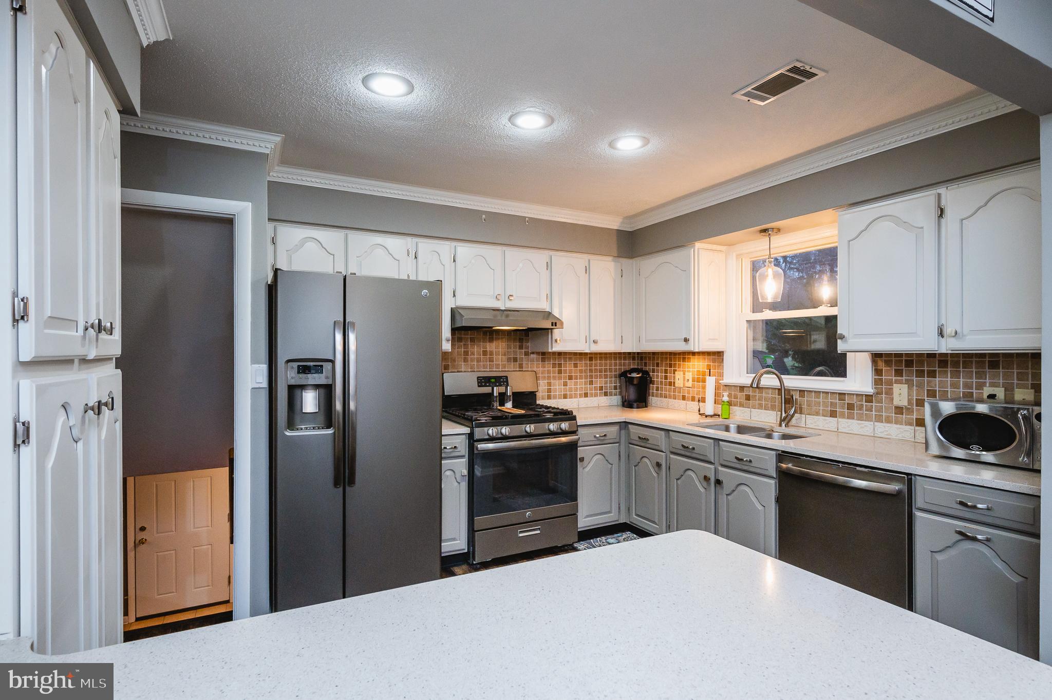 631 Nottingham Way Red Lion, PA 17356 - Photo 11 of 57