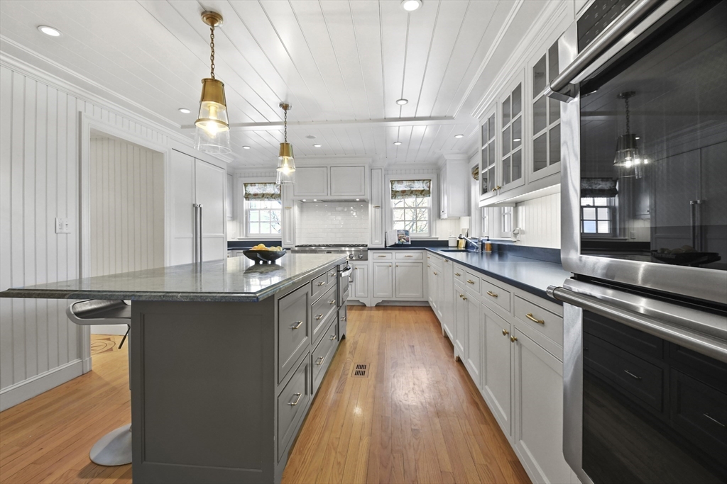 15 Alden Road Wellesley, MA 02481 - Photo 9 of 42