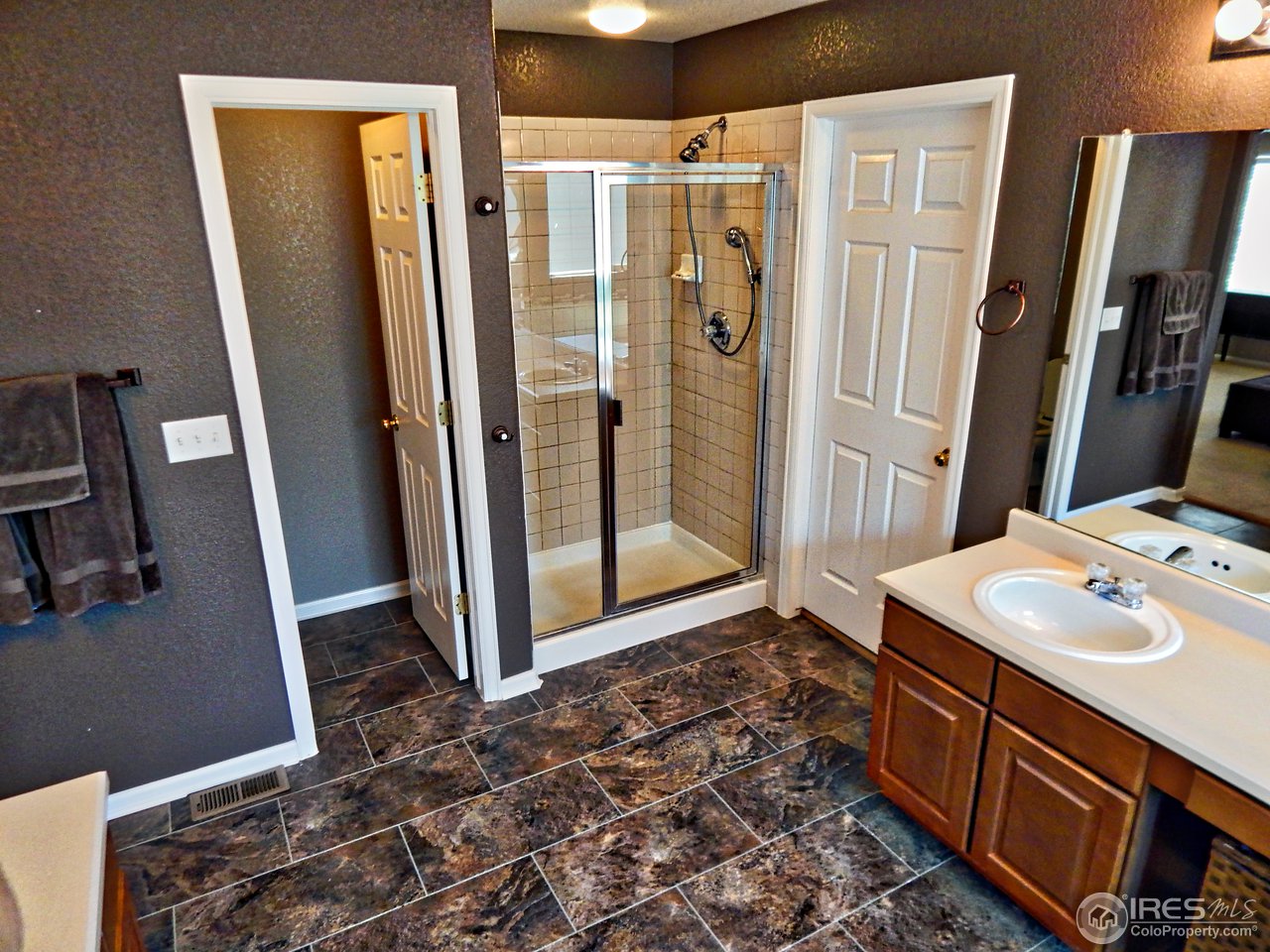 10101 West 13th St Road Greeley, CO 80634 - Photo 17 of 40 Master Bath