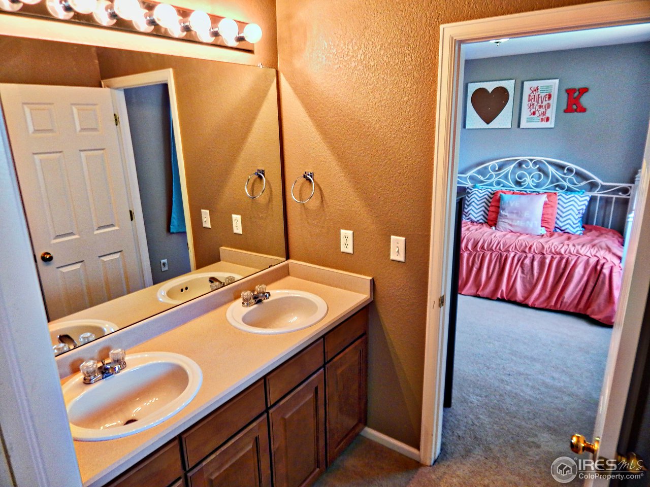 10101 West 13th St Road Greeley, CO 80634 - Photo 21 of 40 Jack & Jill Bath