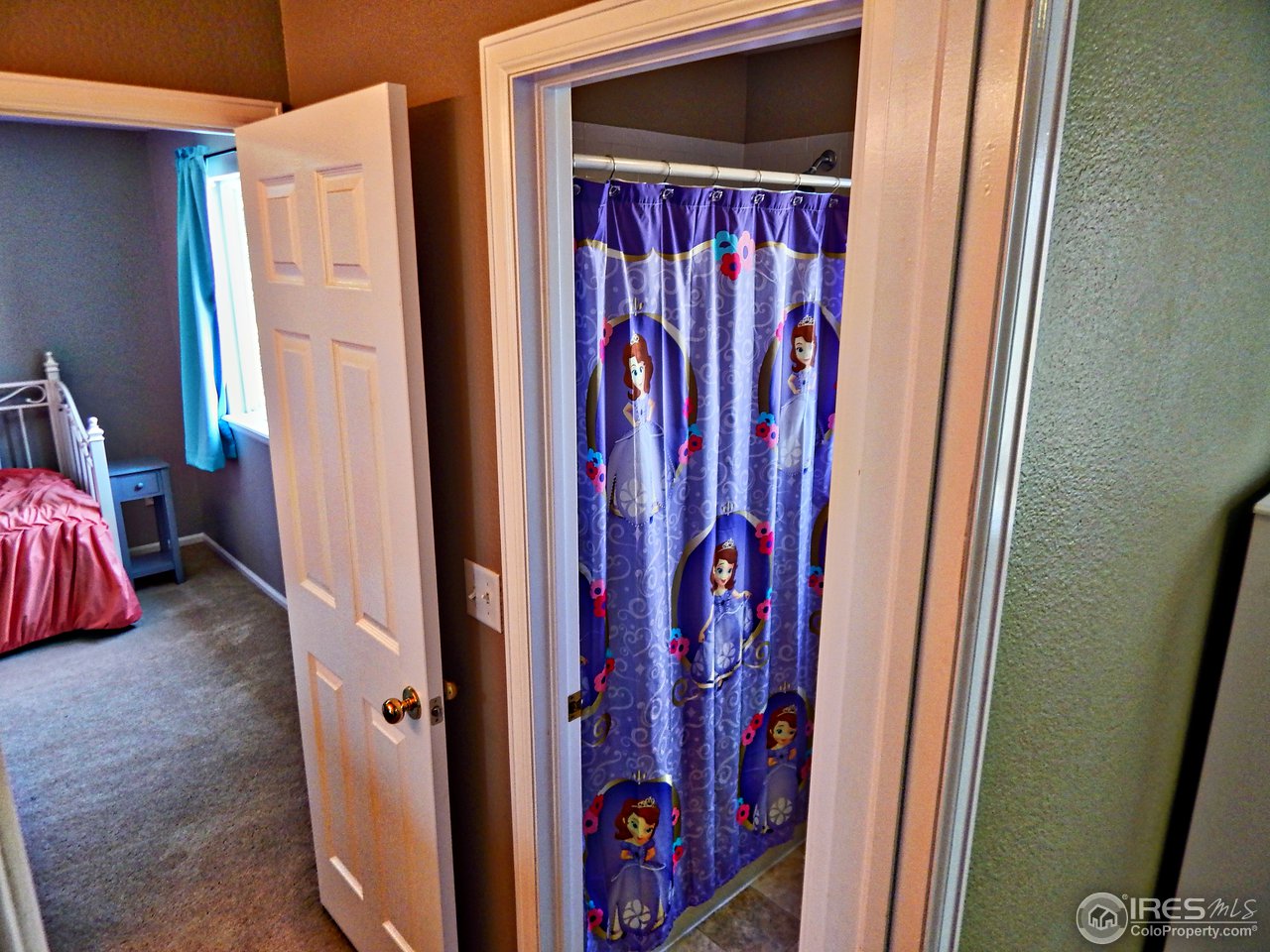10101 West 13th St Road Greeley, CO 80634 - Photo 22 of 40 Jack & Jill Bath