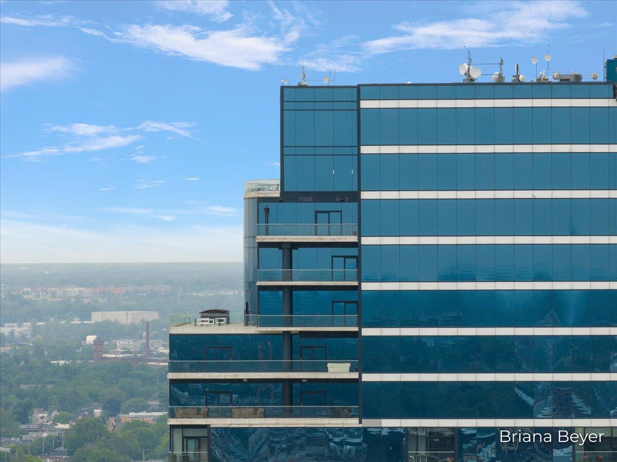 335 Bridge Street Northwest, Unit 3102 Grand Rapids, MI 49504 - Photo 3 of 72 081-335-Bridge-St-NW WM-8