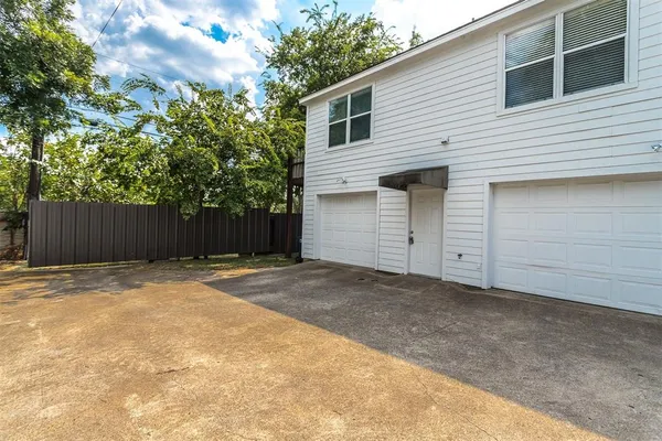 $1,400 | 3721 El Campo Avenue, Fort Worth, TX 76107
