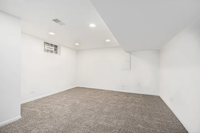 an empty room with a empty space