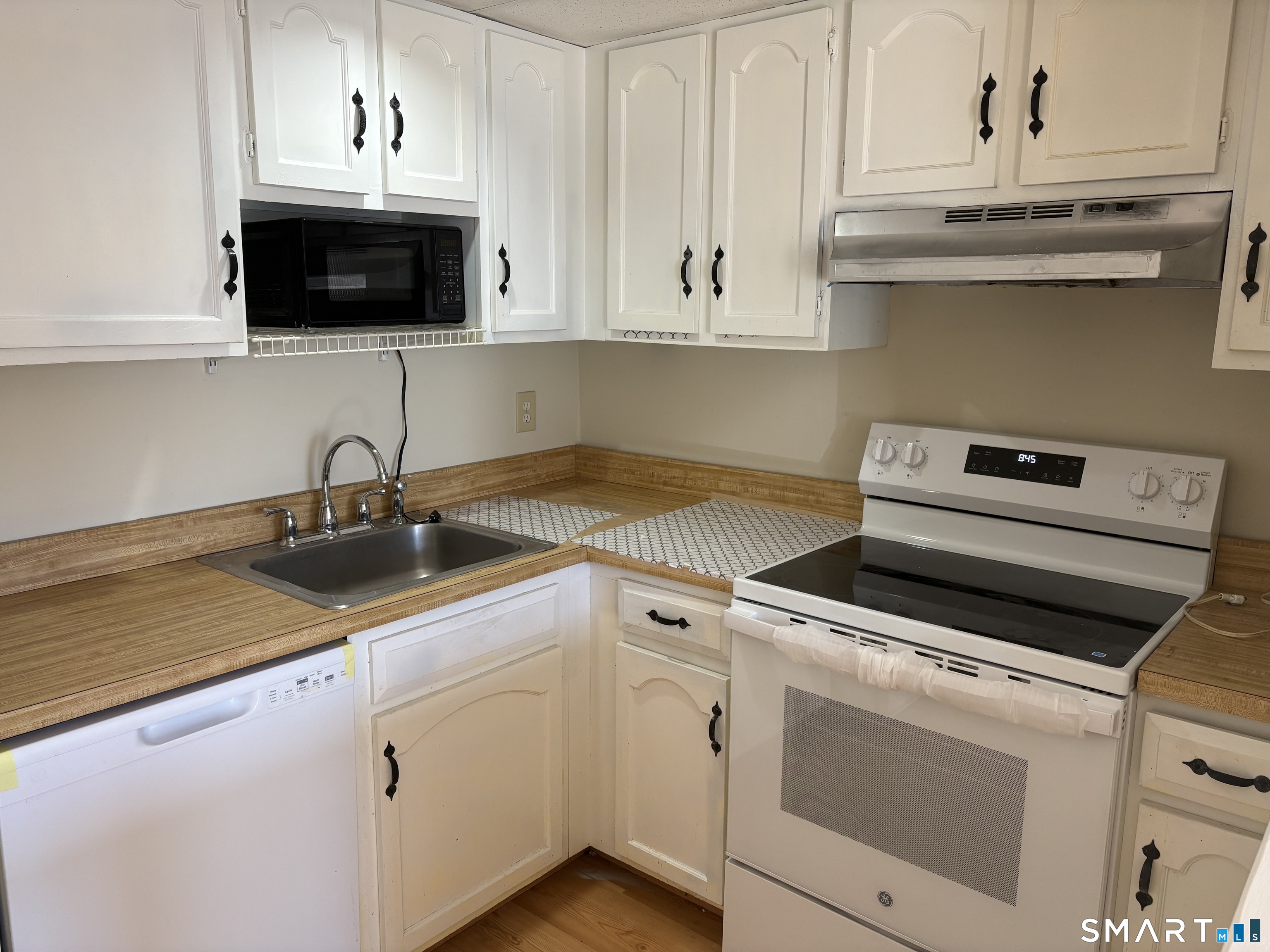 330 Short Beach Road, Unit H3 East Haven, CT 06512 - Photo 3 of 10